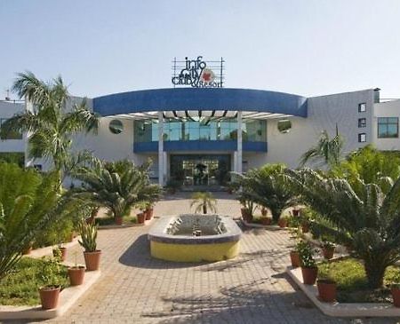 Infocity Club And Resort Gandhinagar Dış mekan fotoğraf