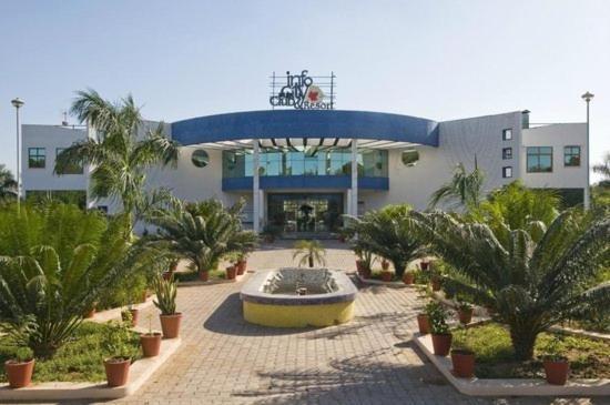 Infocity Club And Resort Gandhinagar Dış mekan fotoğraf