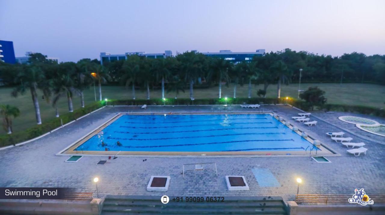 Infocity Club And Resort Gandhinagar Dış mekan fotoğraf